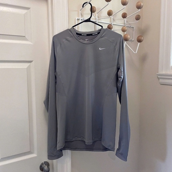 NIKE Runner Shirt - Long Sleeve - Men's Medium - Picture 1 of 9